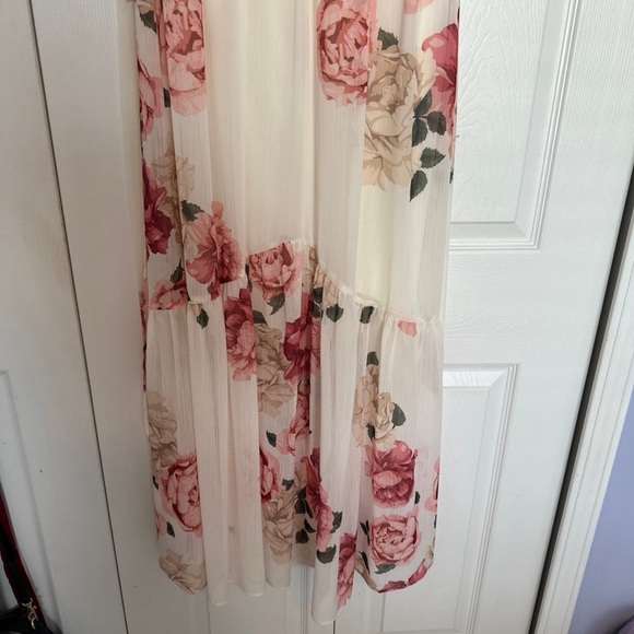 Premier Amour Floral Maxi Dress - Picture 2 of 6